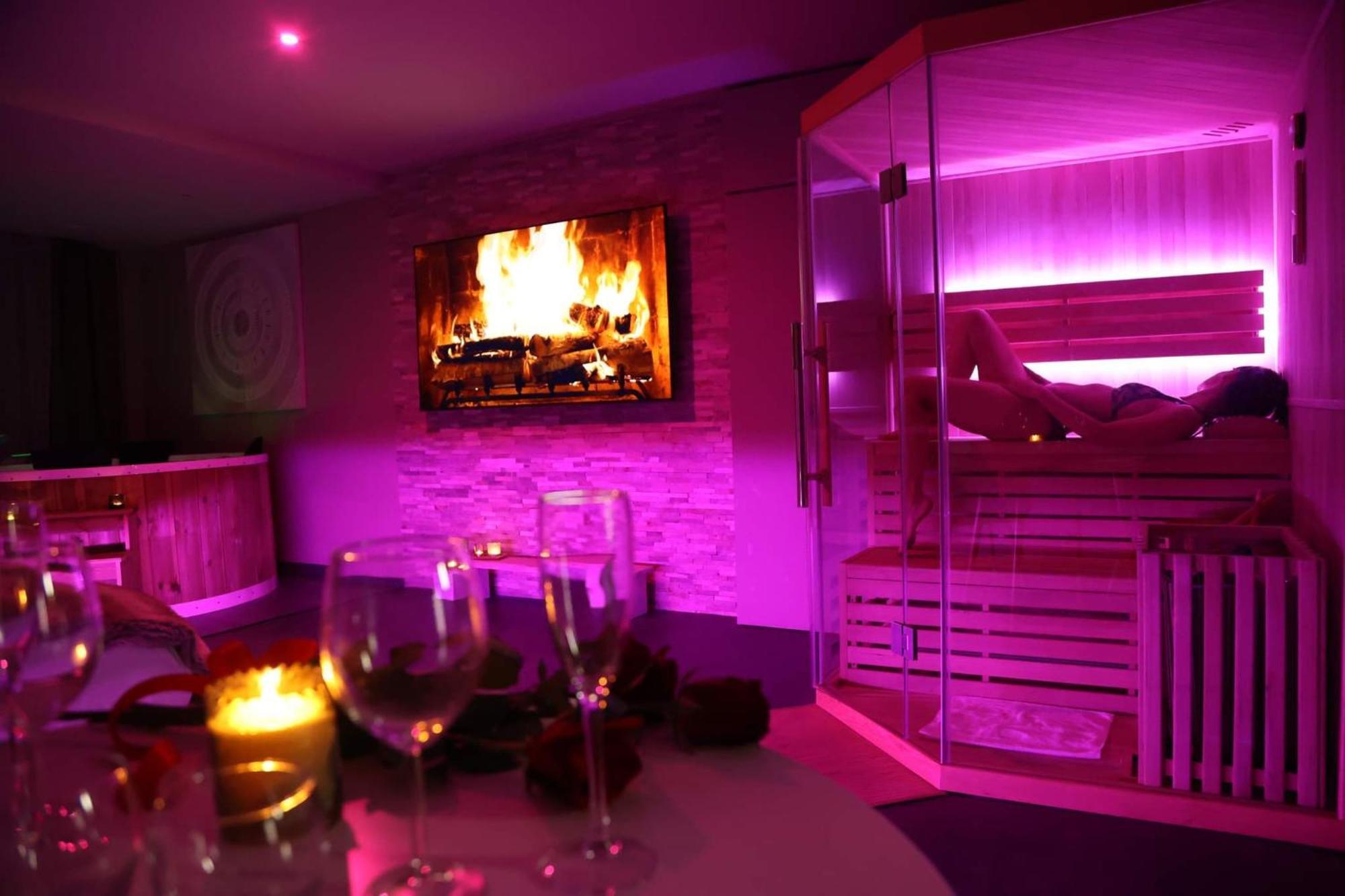Suite Chic&Sensuelle La Manova Spa&Loveroom Saint-Martin-d'Auxigny Exterior photo