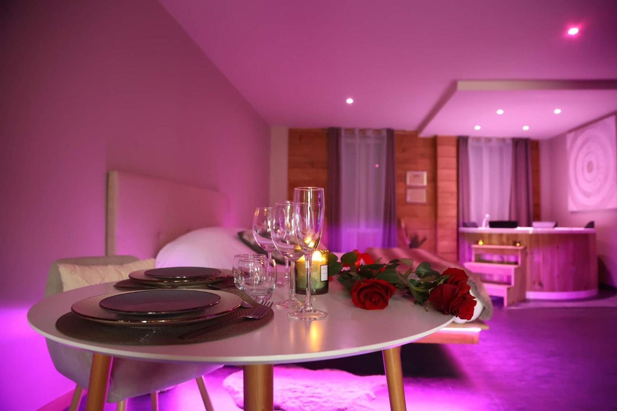 Suite Chic&Sensuelle La Manova Spa&Loveroom Saint-Martin-d'Auxigny Exterior photo