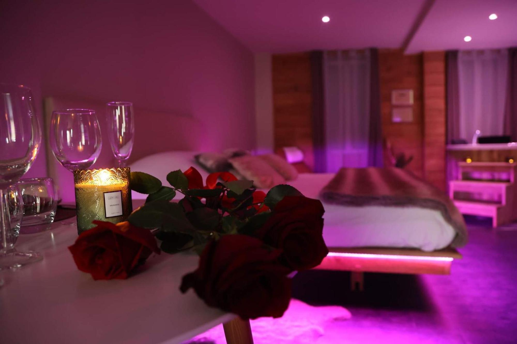 Suite Chic&Sensuelle La Manova Spa&Loveroom Saint-Martin-d'Auxigny Exterior photo