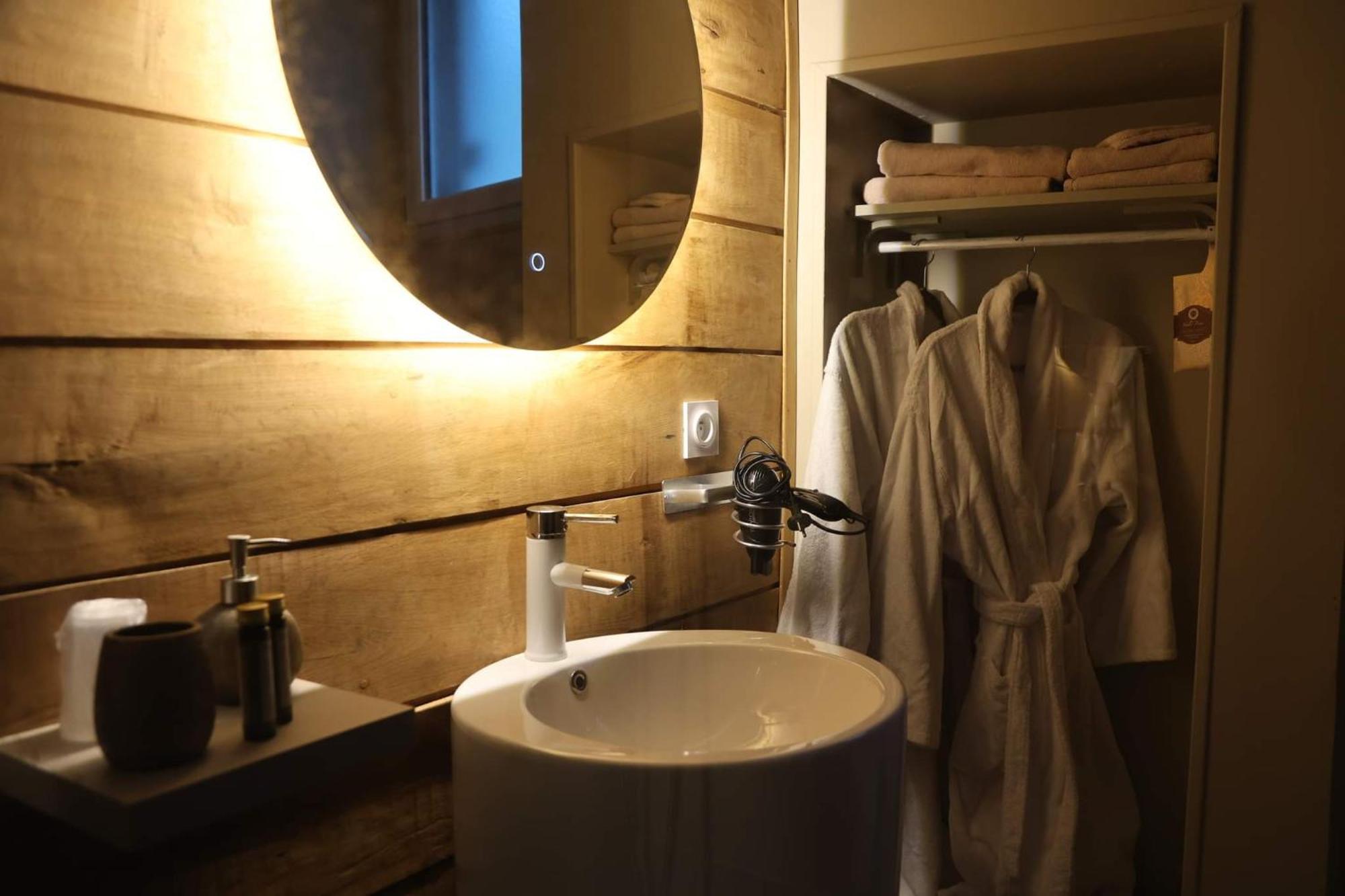 Suite Chic&Sensuelle La Manova Spa&Loveroom Saint-Martin-d'Auxigny Exterior photo
