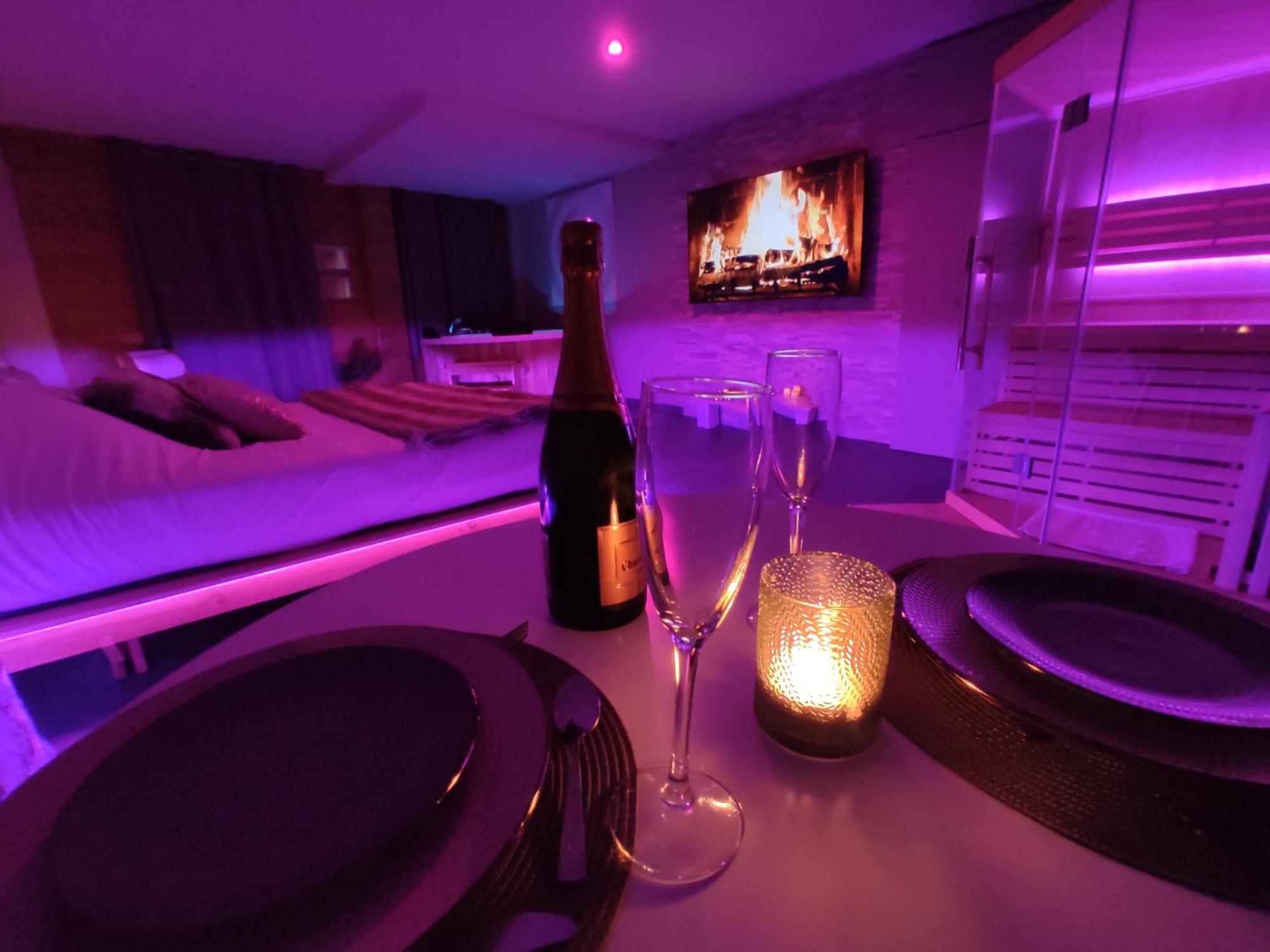 Suite Chic&Sensuelle La Manova Spa&Loveroom Saint-Martin-d'Auxigny Exterior photo