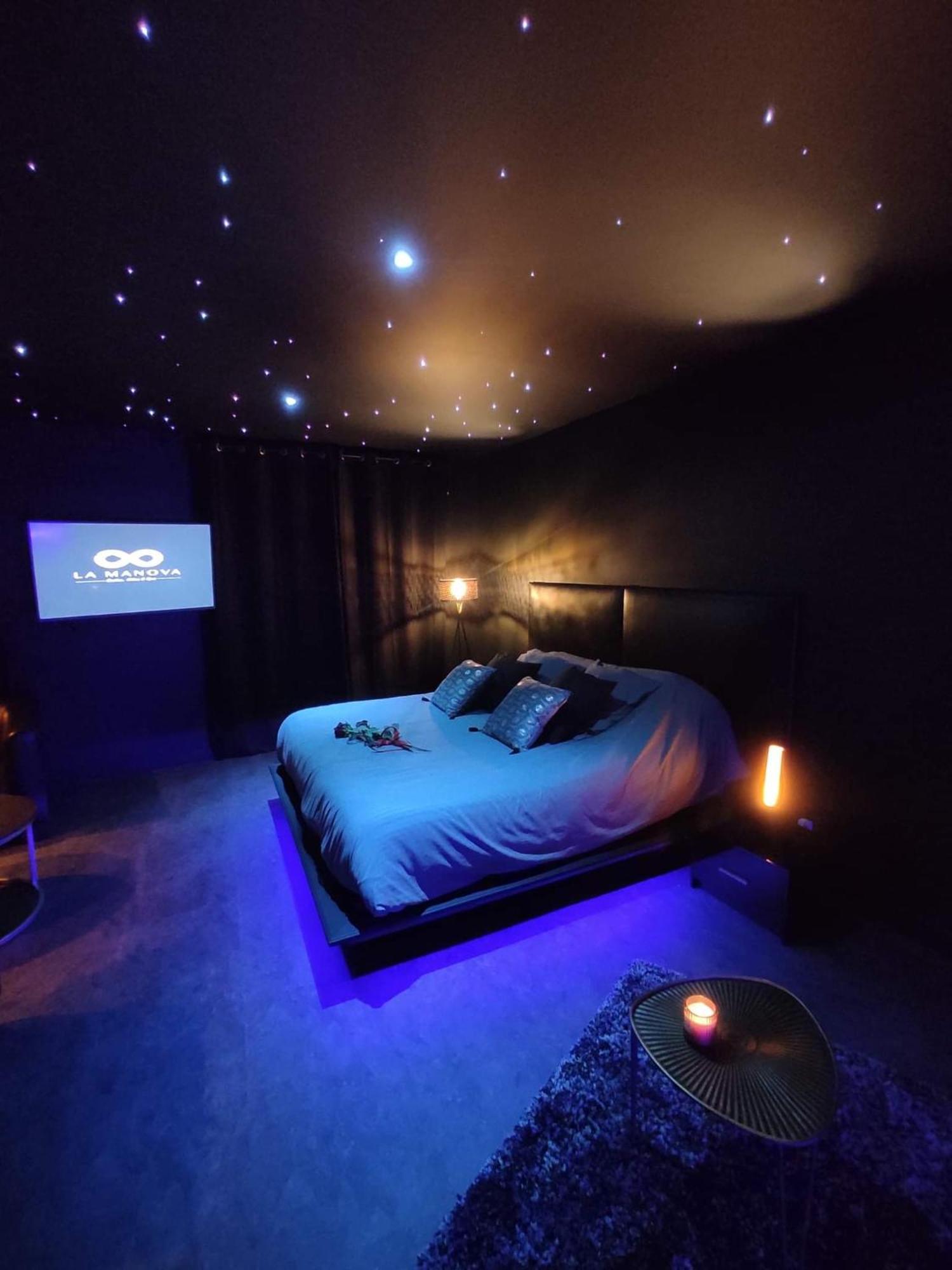 Suite Chic&Sensuelle La Manova Spa&Loveroom Saint-Martin-d'Auxigny Exterior photo